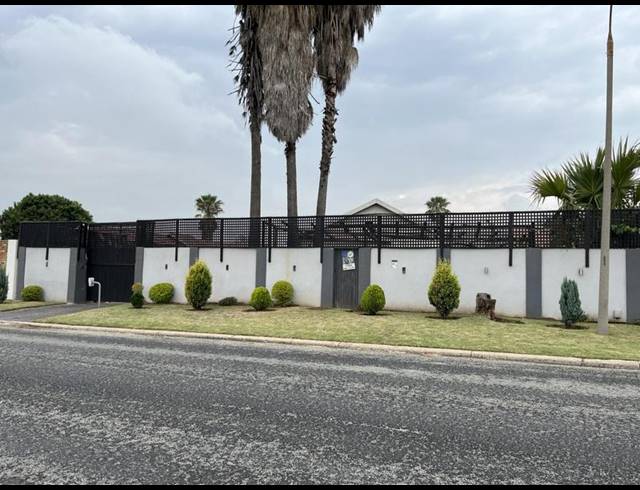 3 BEDROOM PROPERTY TO RENT IN BONAERO PARK